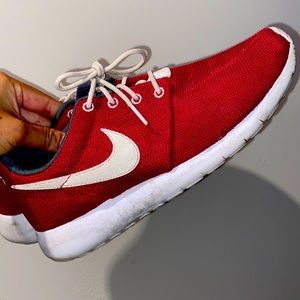 gently used nike roshes! 7Y (8 in women’s)